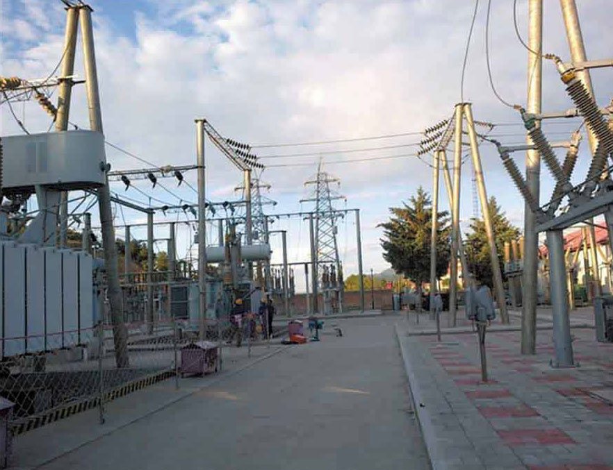 承德鹿栅子沟110KV变电站现场对110KV中性点隔离开关更换工作