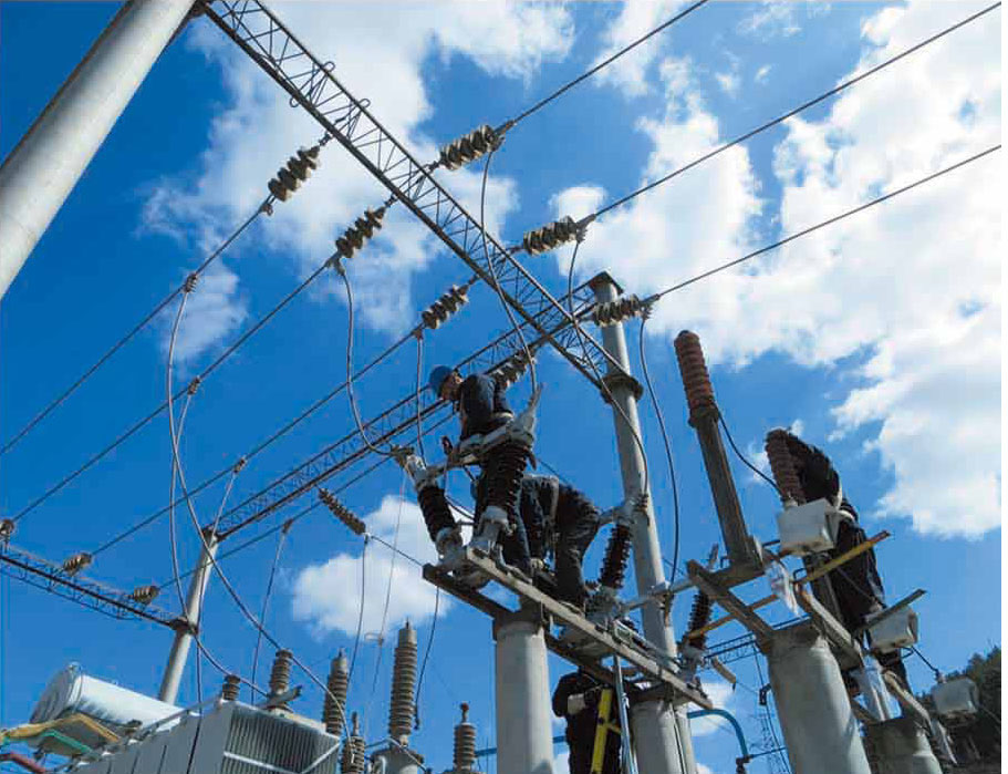 承德纪营110KV变电站现场对35KV隔离开关拆卸工作